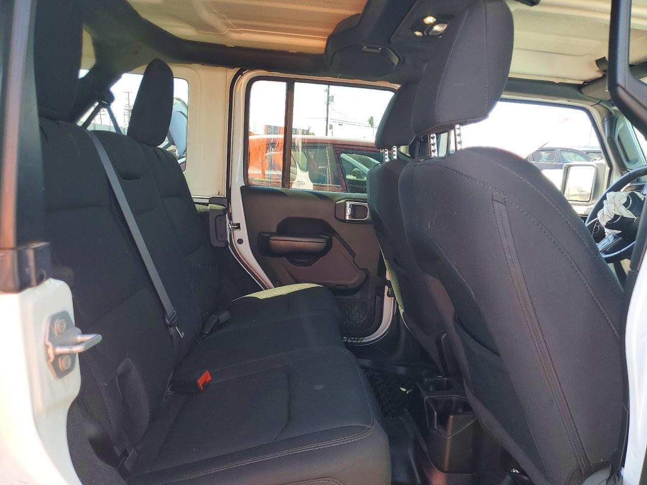 2020 Jeep Wrangler Unlimited Sport - zdjęcie 11