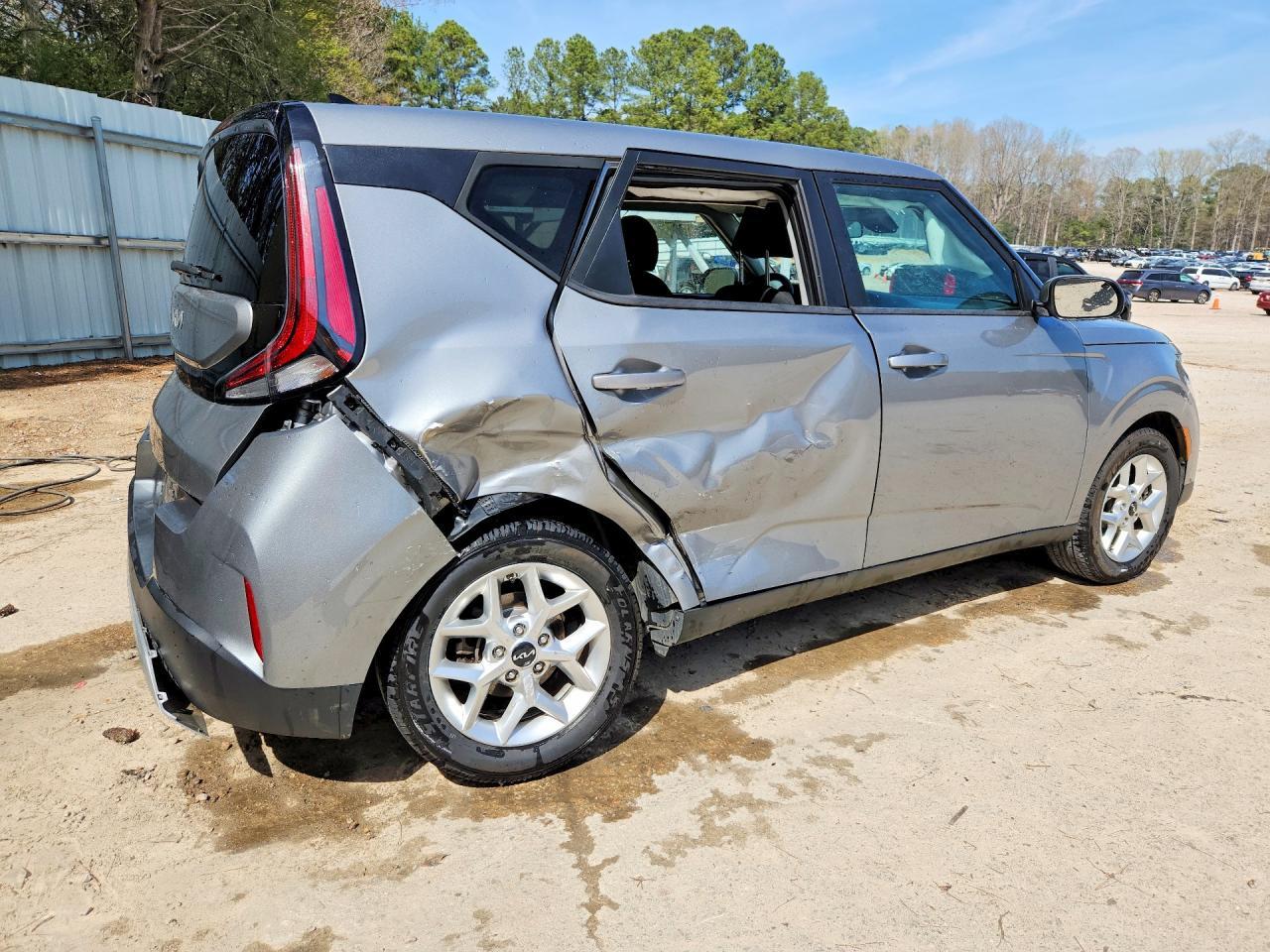 2023 Kia Soul Lx - zdjęcie 3