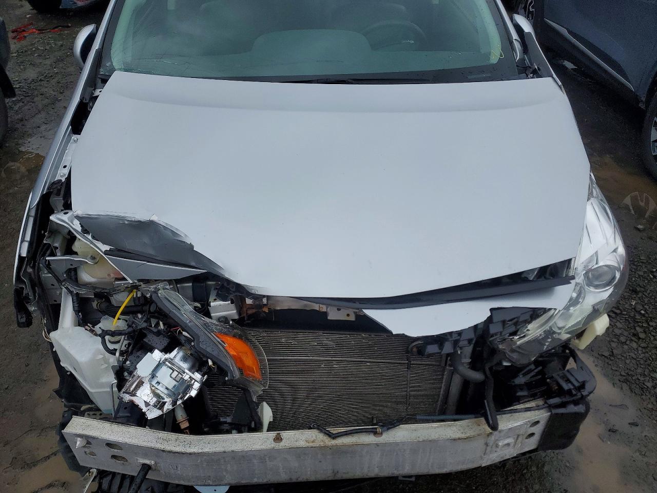 2017 Toyota Prius V Four - zdjęcie 11