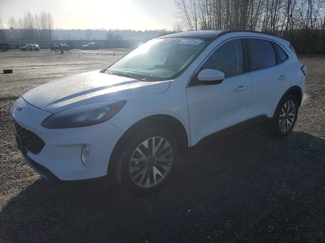 2022 Ford Escape Titanium - zdjęcie główne
