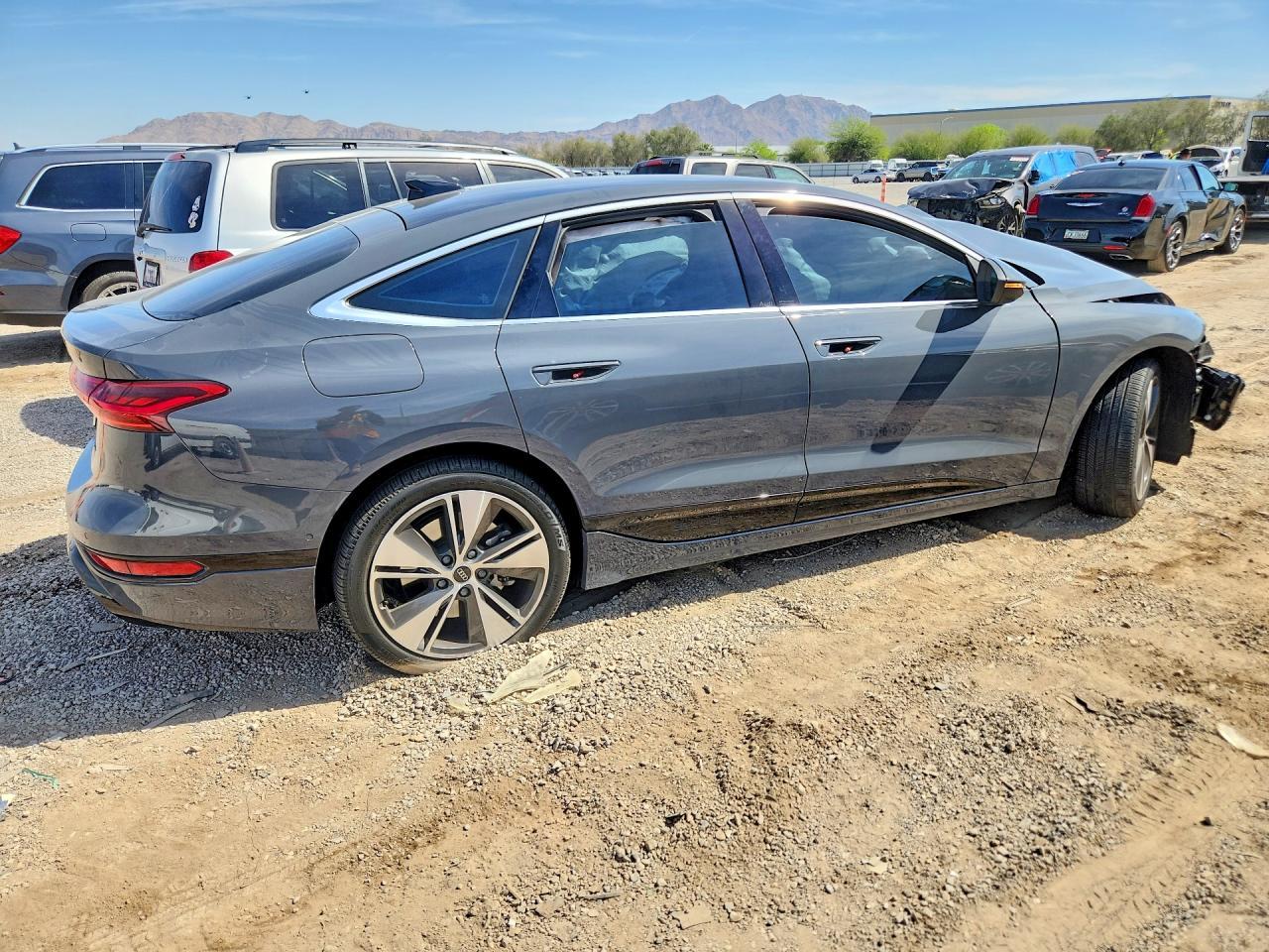 2025 Audi A6 E-Tron 60 Quattro Premium Plus - zdjęcie 3