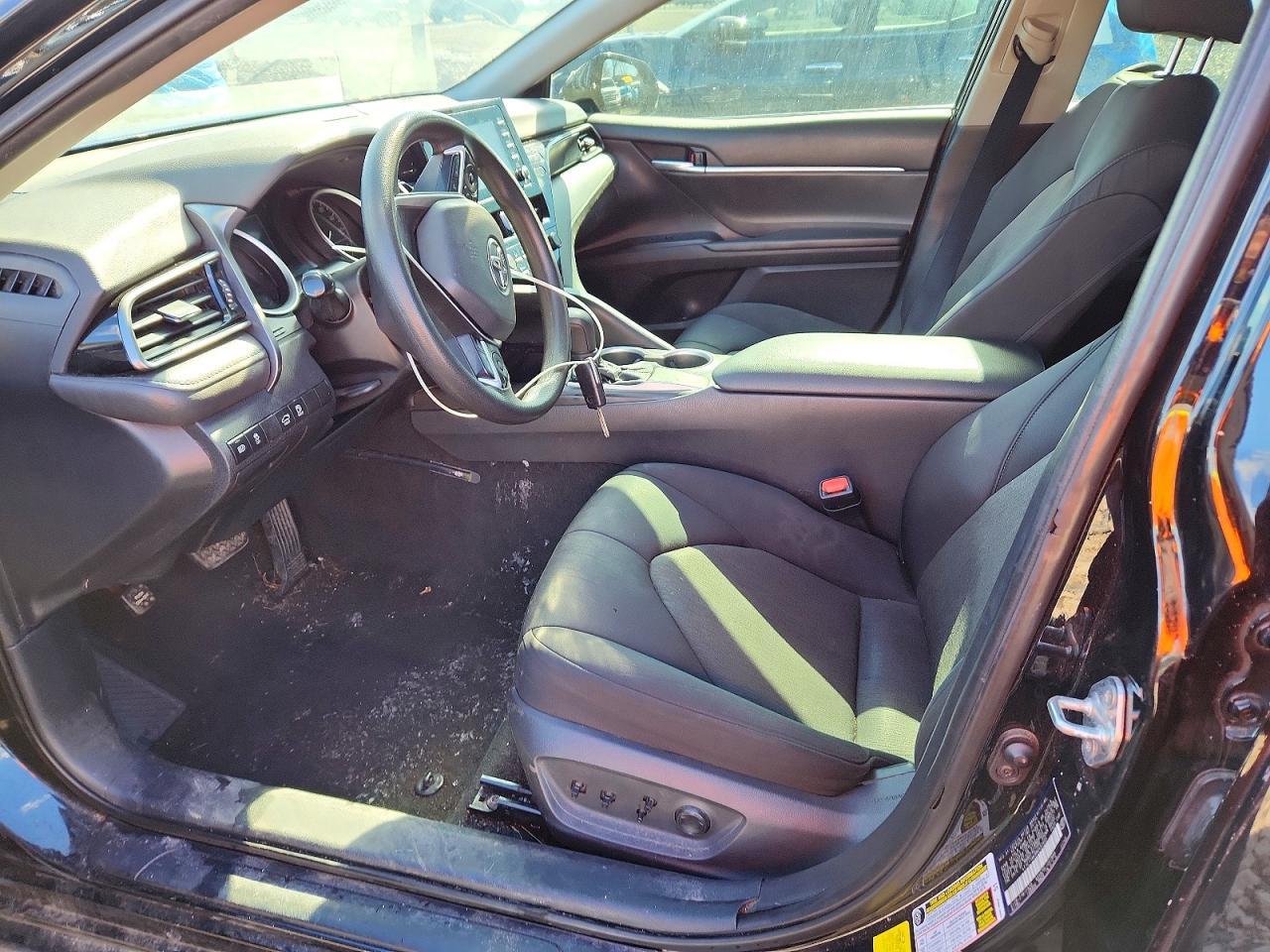 2021 Toyota Camry Le - zdjęcie 7