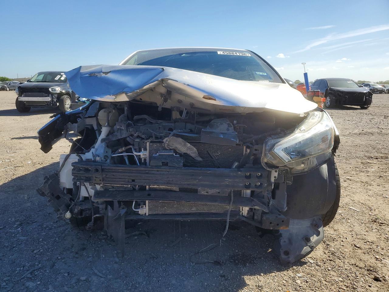 2020 Nissan Versa Sr - zdjęcie 5