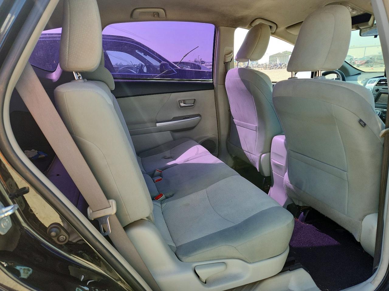 2014 Toyota Prius V Two - zdjęcie 10