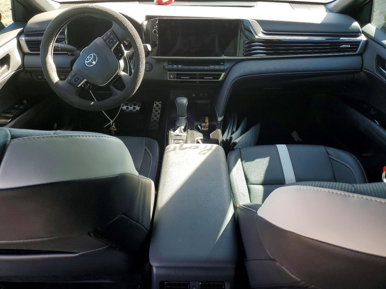 2026 Toyota Camry Xse - zdjęcie 8