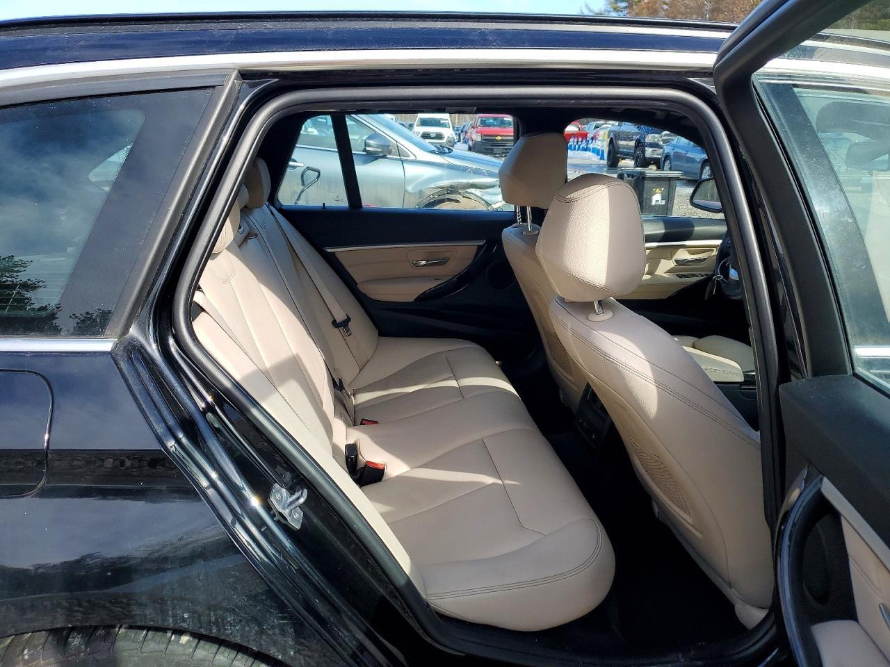 2019 BMW 330Xi - zdjęcie 10