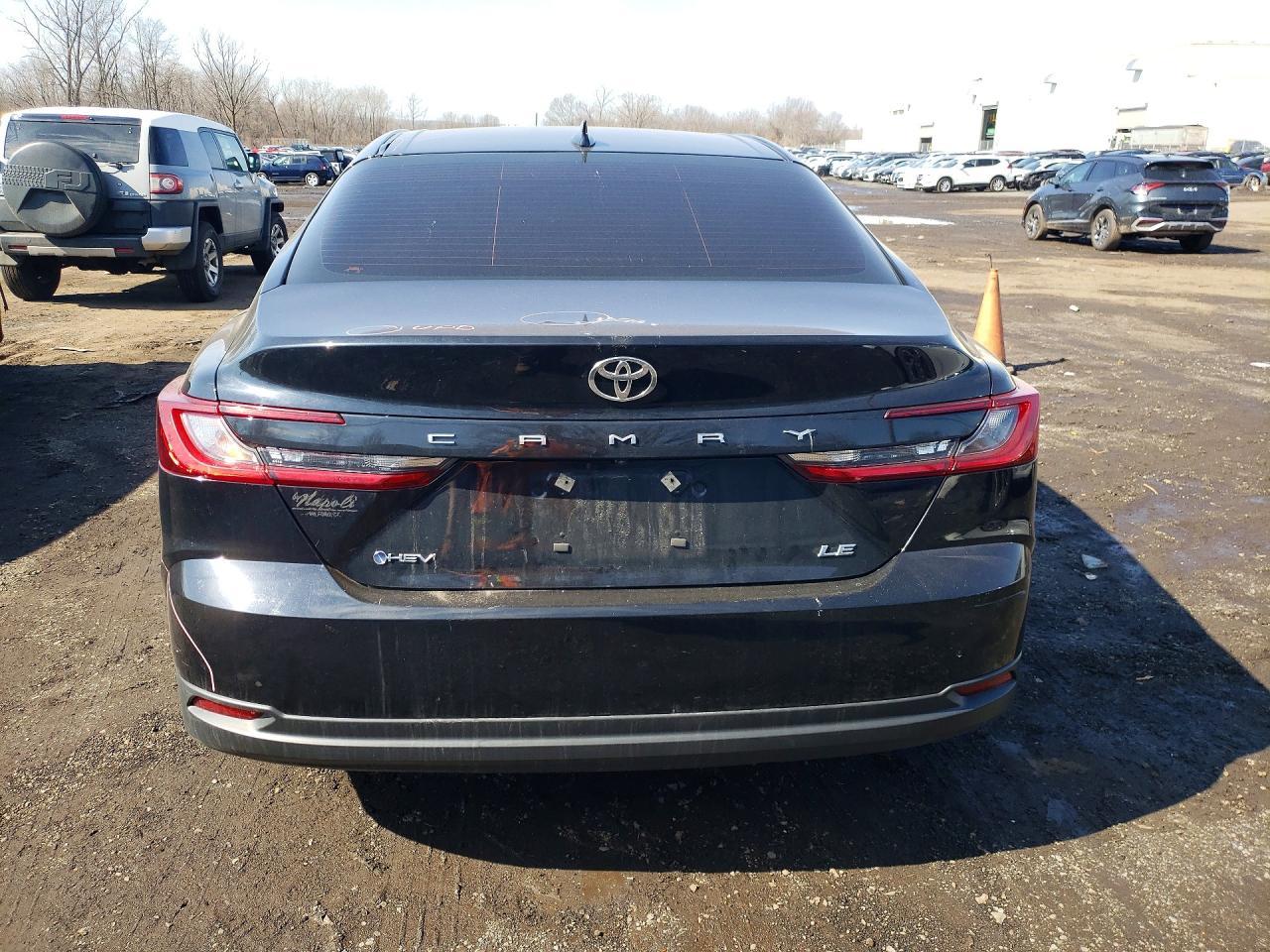 2025 Toyota Camry Le - zdjęcie 6