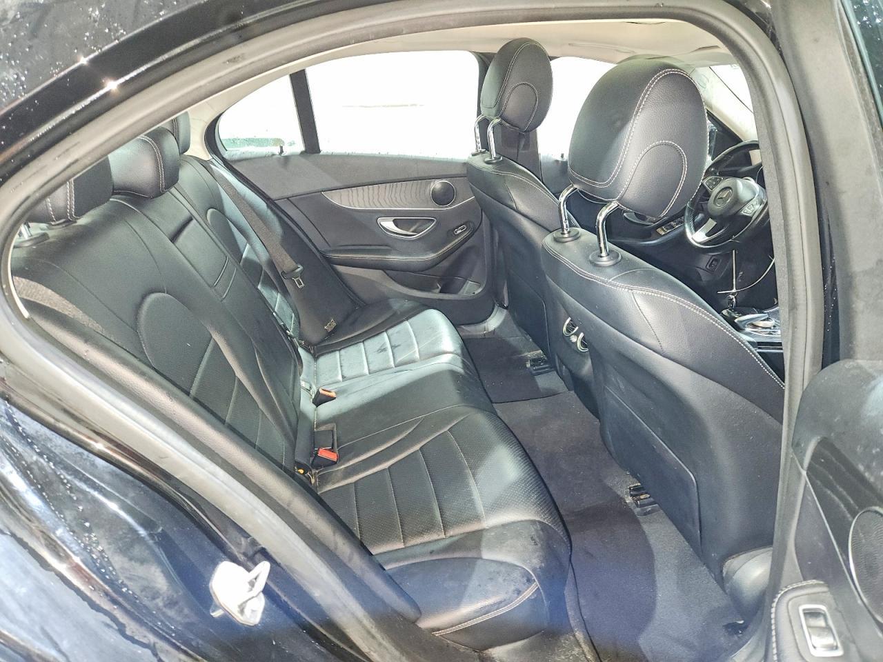2016 Mercedes-Benz C 300 4Matic - zdjęcie 10