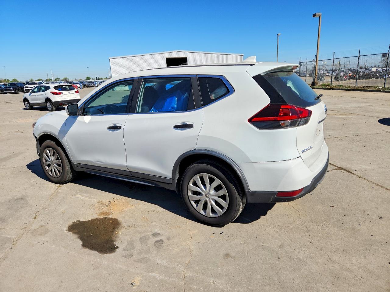 2018 Nissan Rogue S - zdjęcie 2