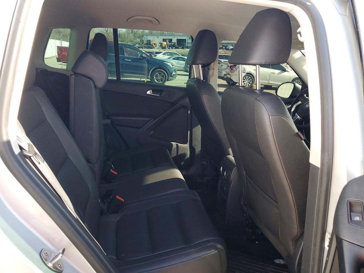 2015 Volkswagen Tiguan S - zdjęcie 11