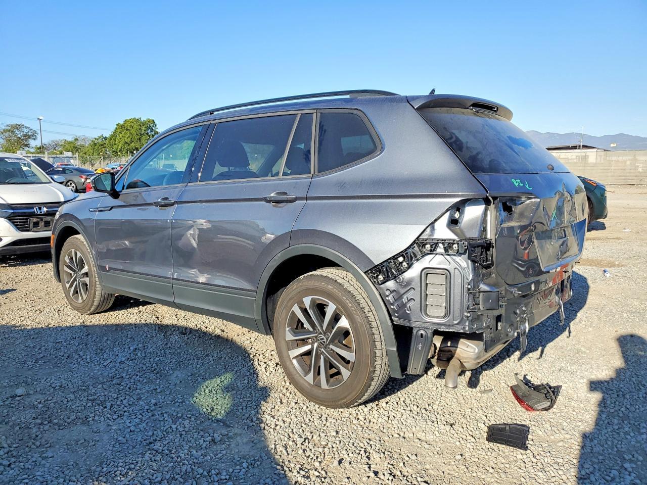 2022 Volkswagen Tiguan S - zdjęcie 2