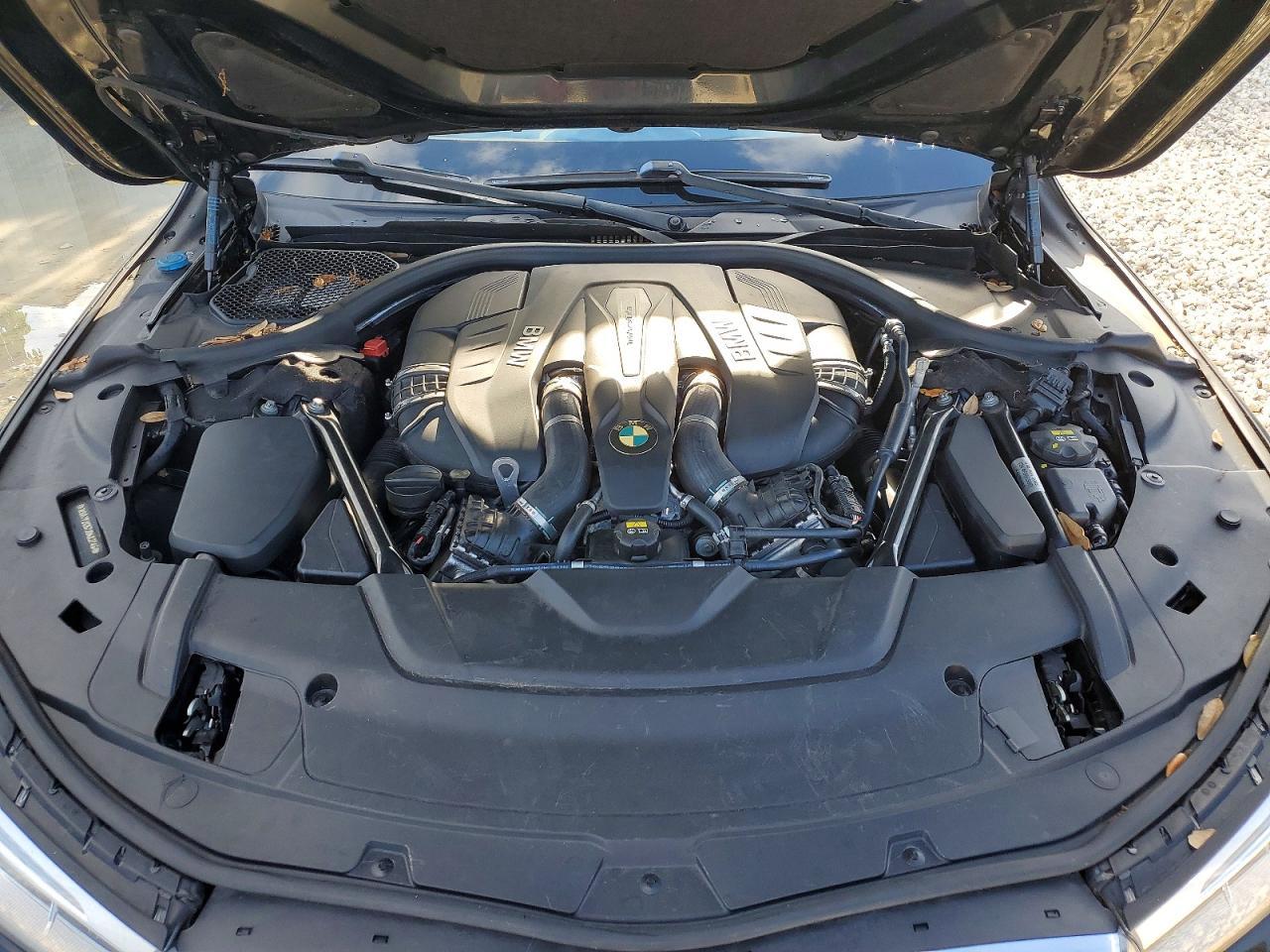 2018 BMW 750 Xi - zdjęcie 11