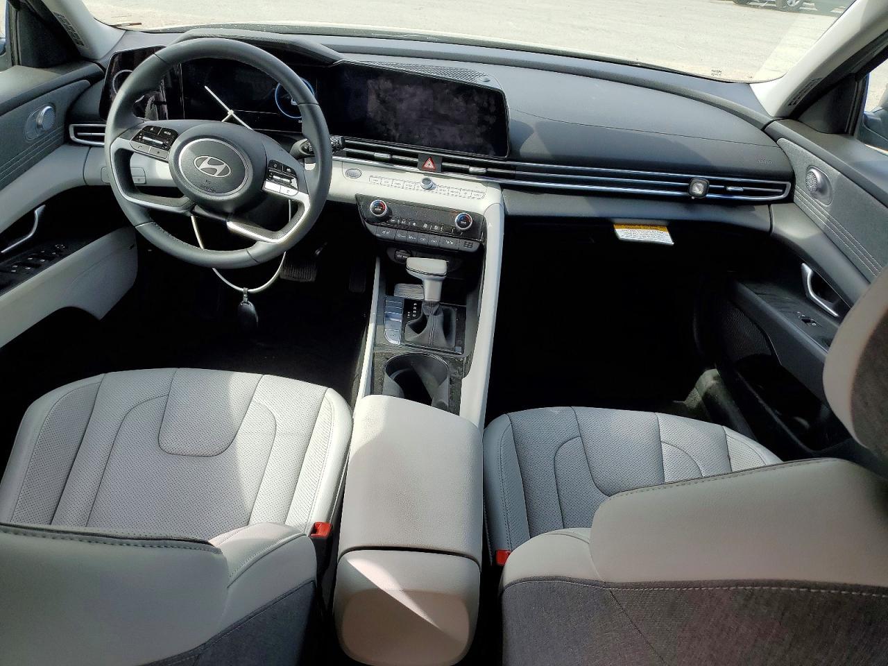 2026 Hyundai Elantra Hybrid Limited - zdjęcie 8