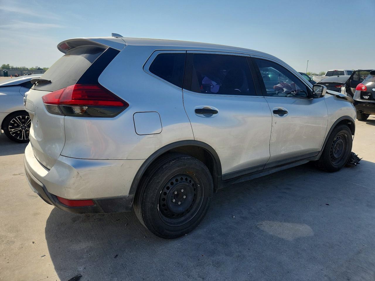 2017 Nissan Rogue S - zdjęcie 3