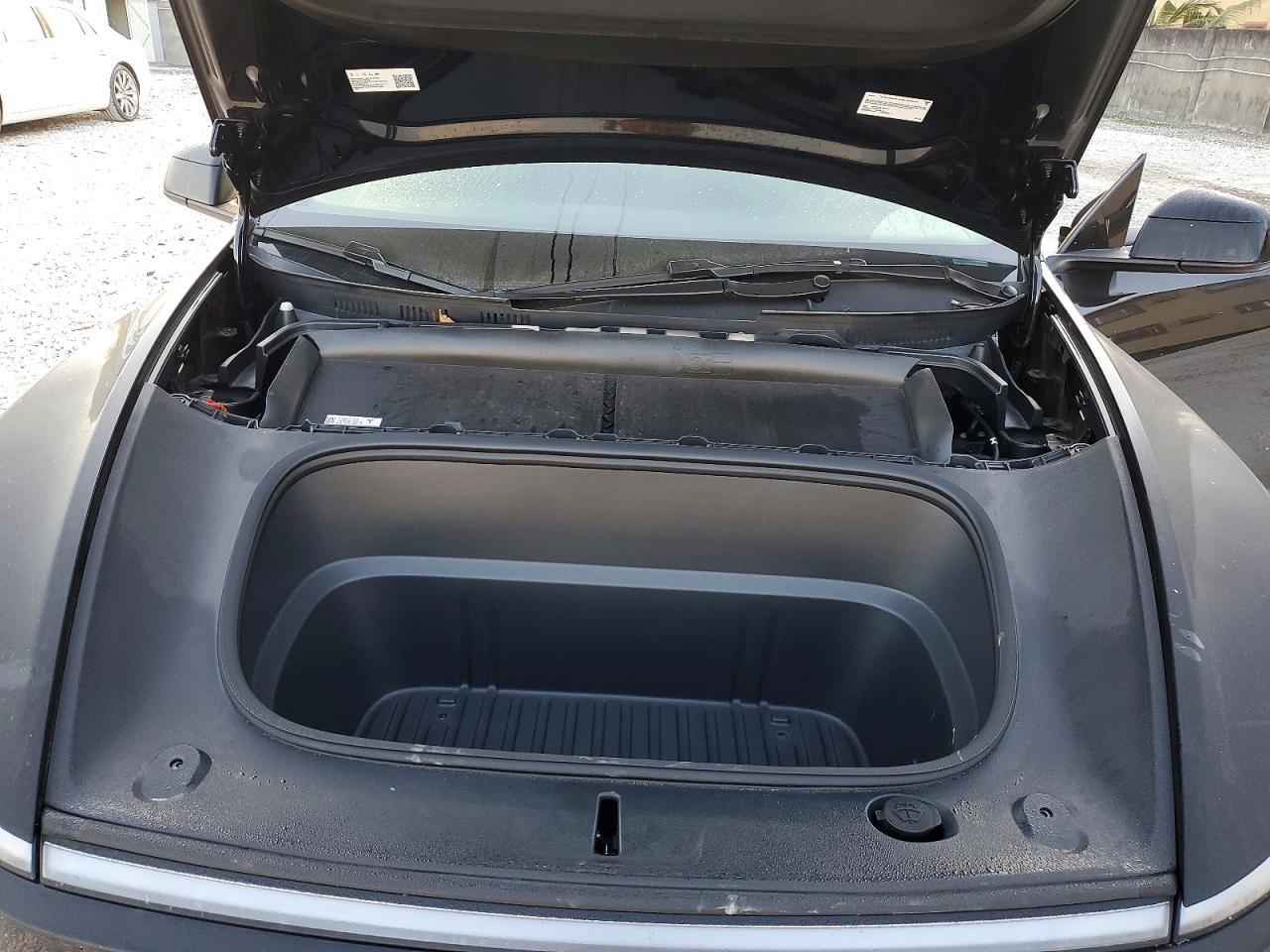 2026 Tesla Model Y - zdjęcie 11