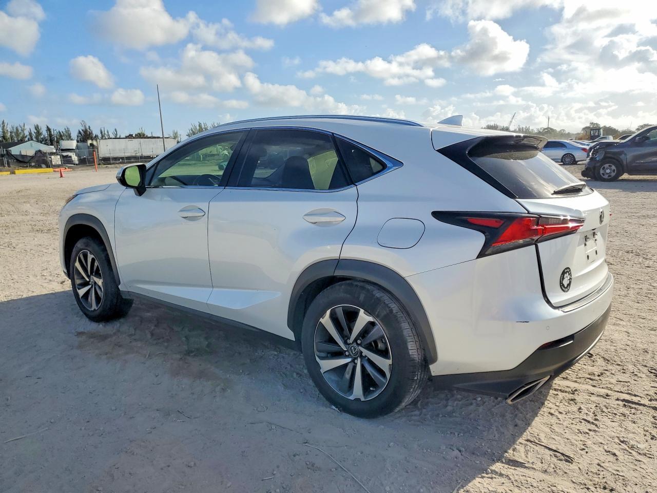 Lexus NX - zdjęcie 2
