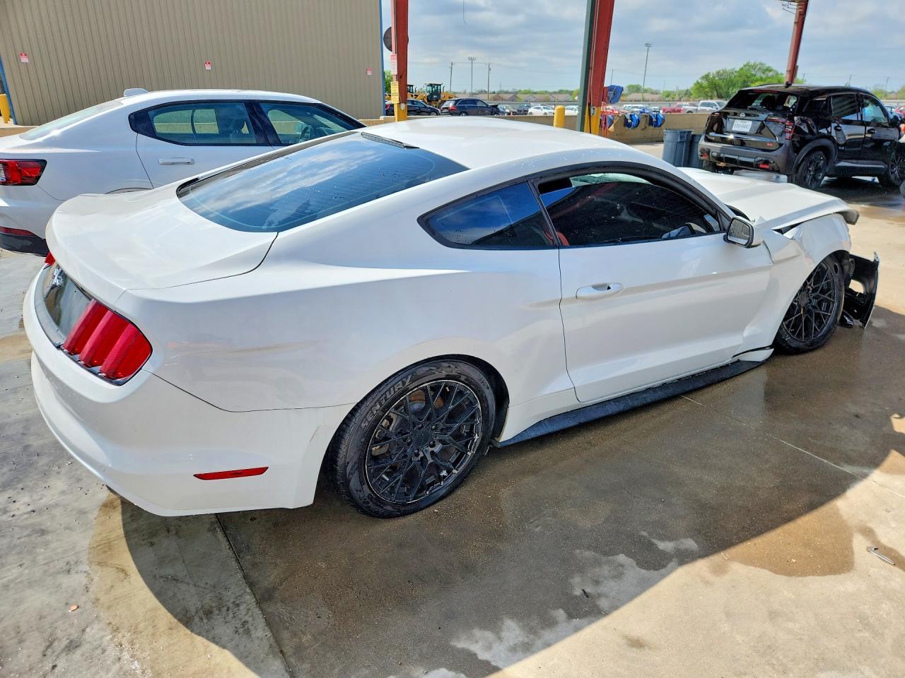 2015 Ford Mustang - zdjęcie 3