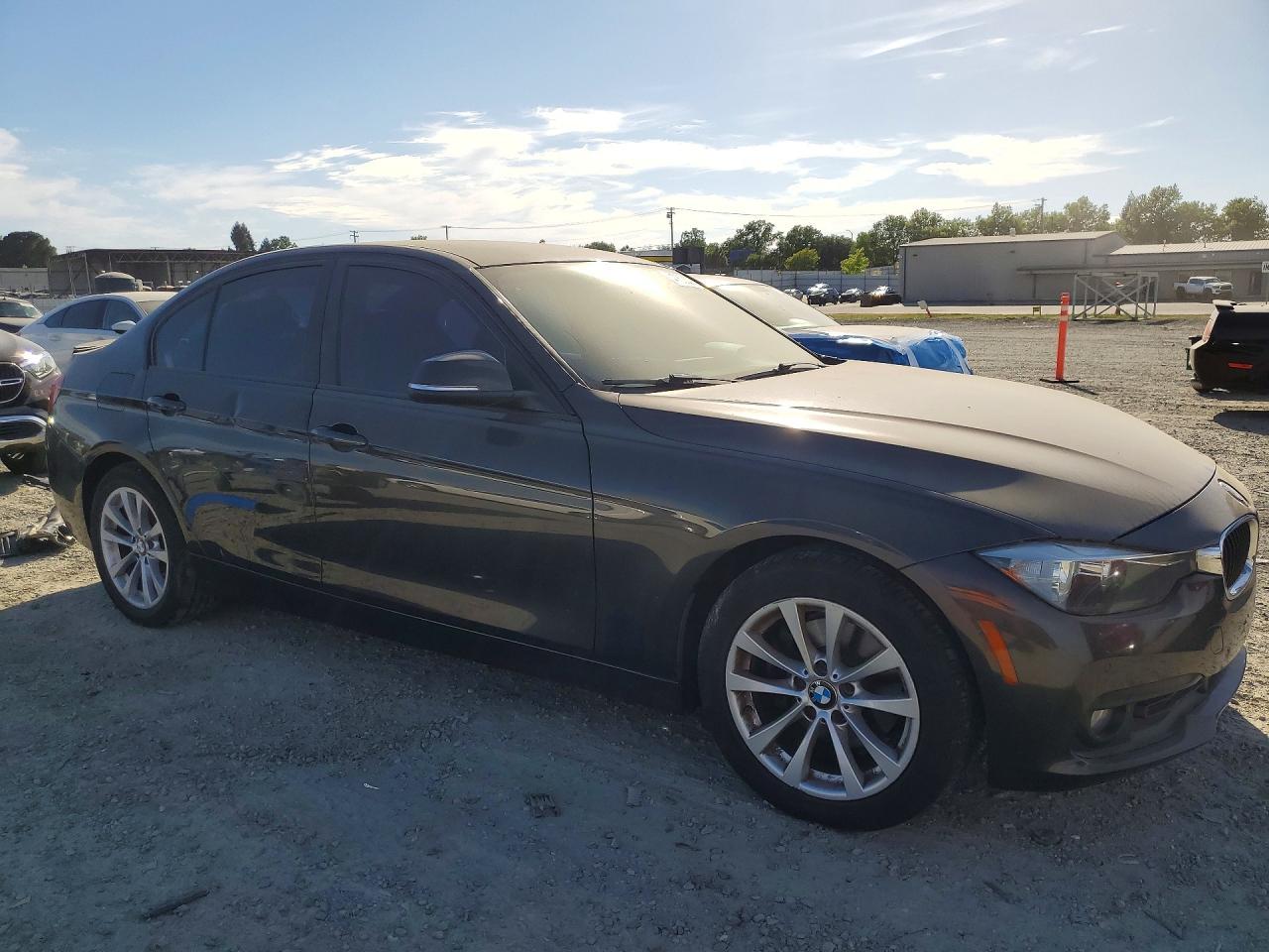 2016 BMW 320 I - zdjęcie 4