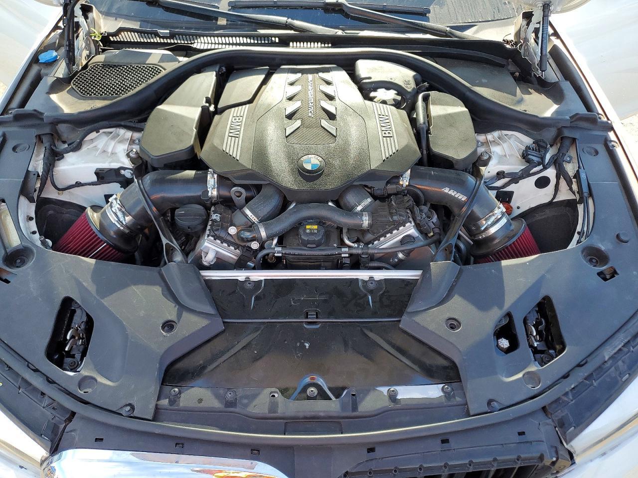 2022 BMW M550Xi - zdjęcie 11