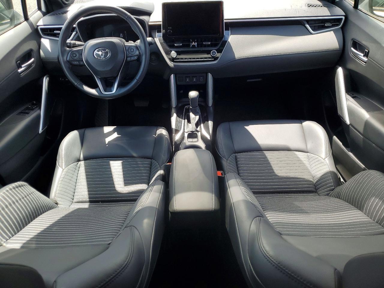 2024 Toyota Corolla Cross Hybrid S - zdjęcie 8
