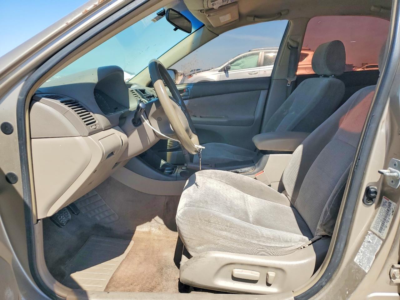 2022 Toyota Camry Le - zdjęcie 7