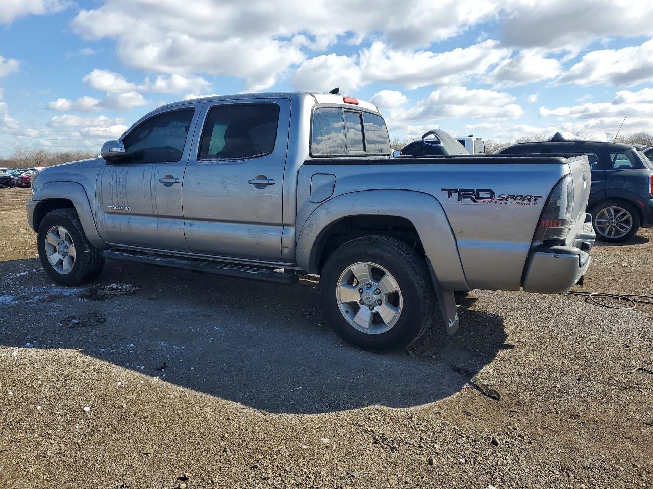 2015 Toyota Tacoma V6 - zdjęcie 2