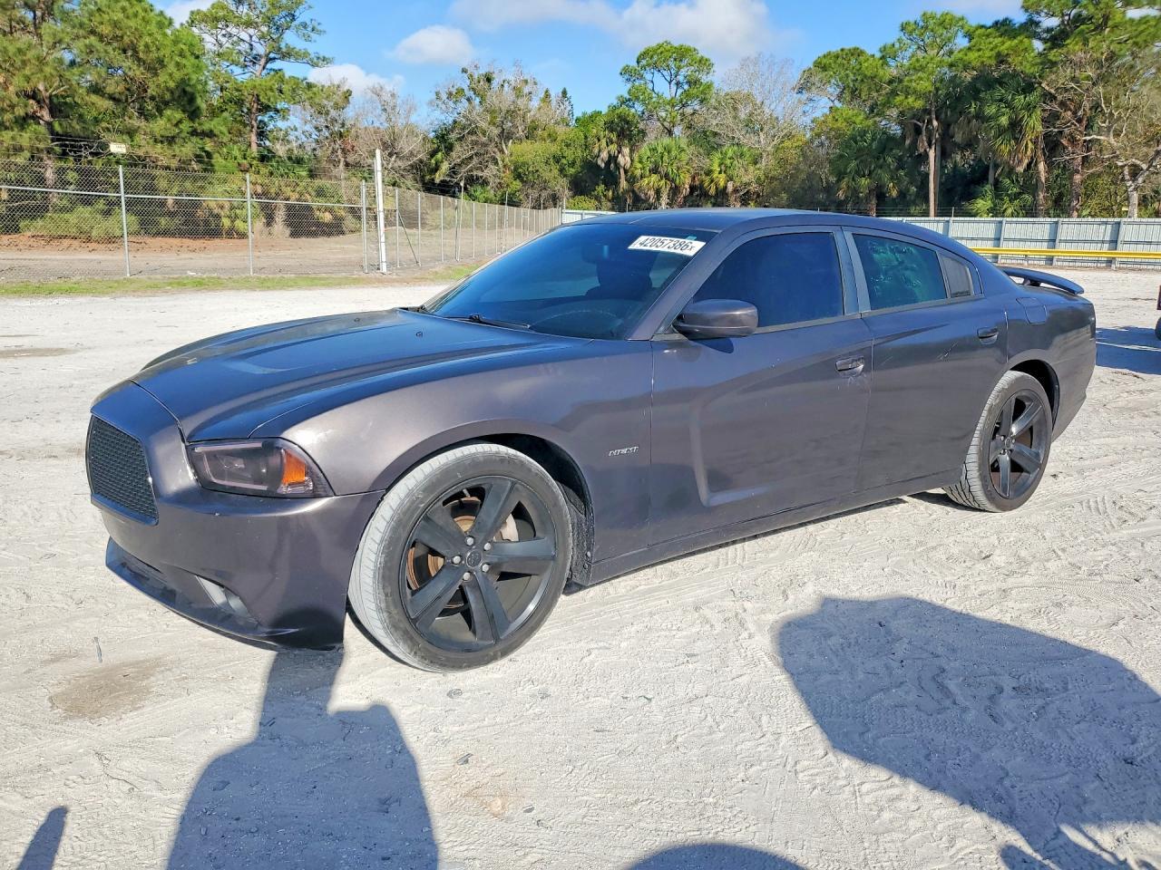 2014 Dodge Charger R - zdjęcie główne