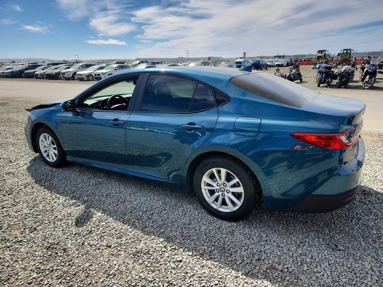 2025 Toyota Camry Le - zdjęcie 2