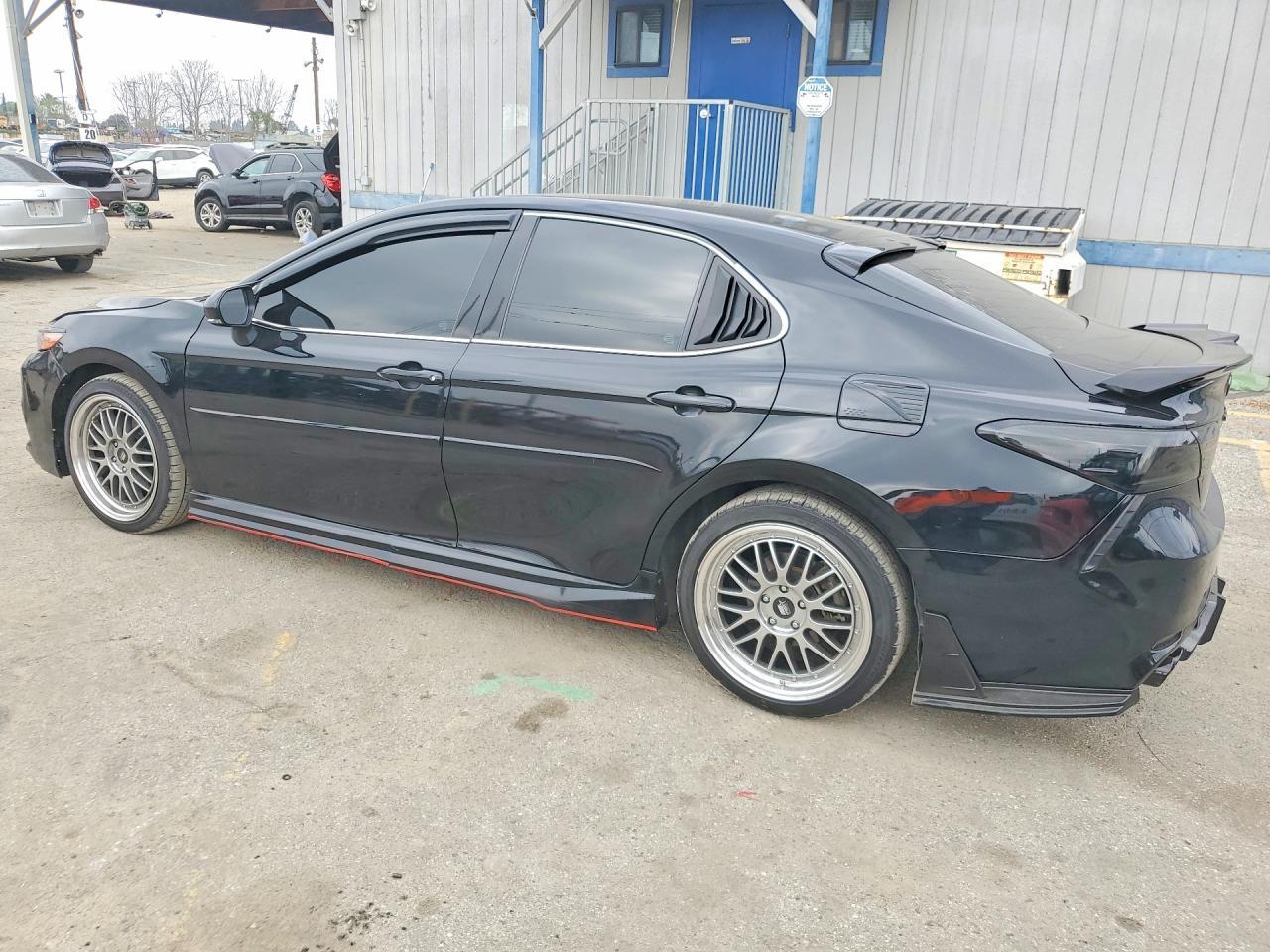 2018 Toyota Camry Xse - zdjęcie 2