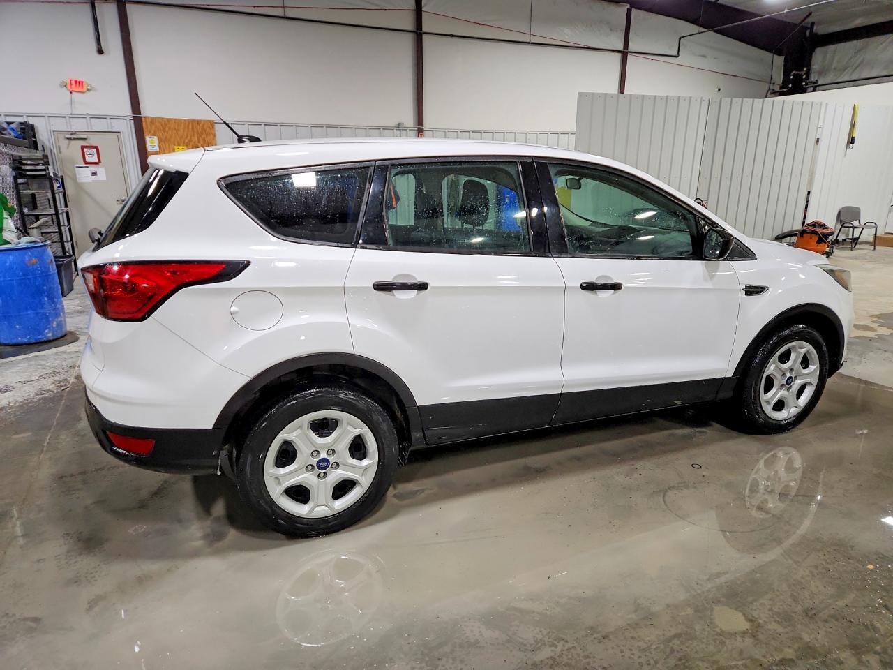 2019 Ford Escape S - zdjęcie 3