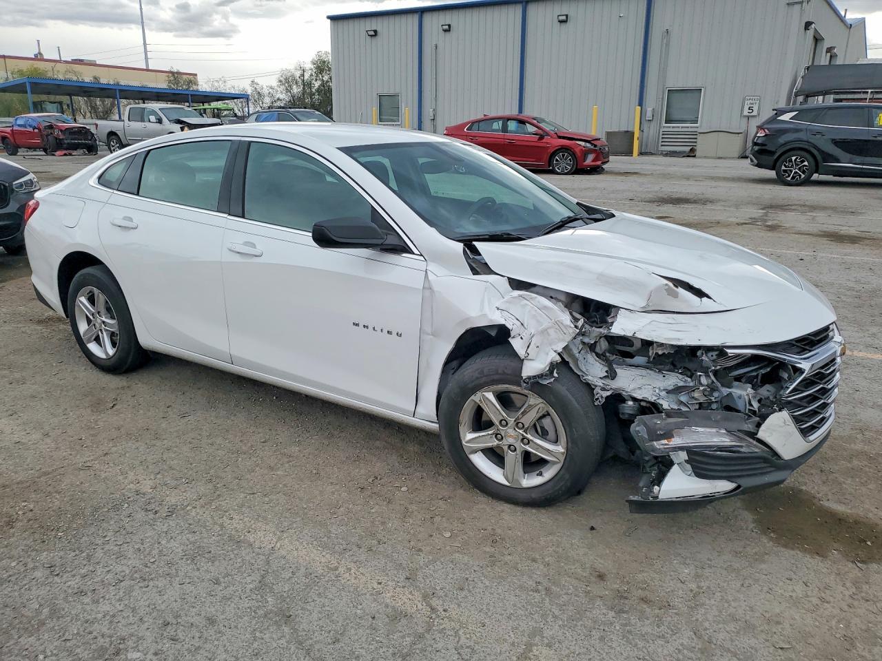 2022 Chevrolet Malibu Ls - zdjęcie 4