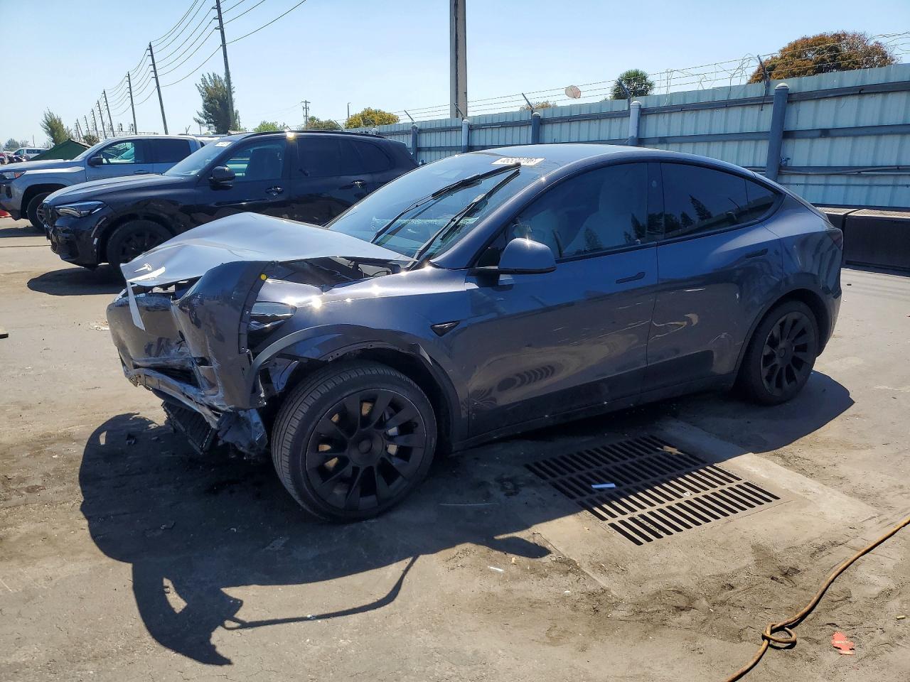 2023 Tesla Model Y - zdjęcie główne