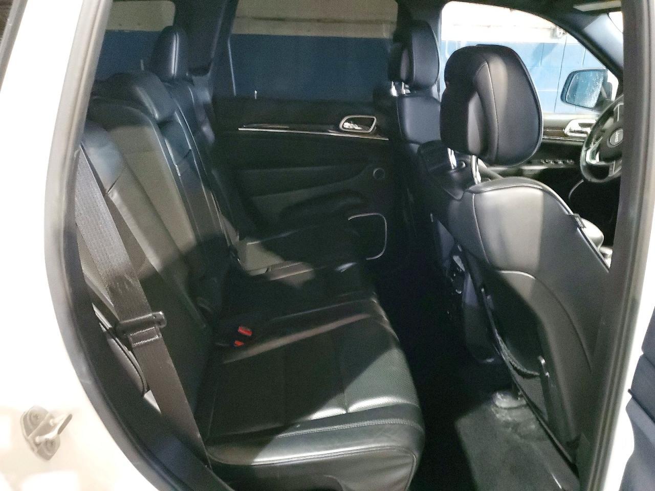 2015 Jeep Grand Cherokee Overland - zdjęcie 11