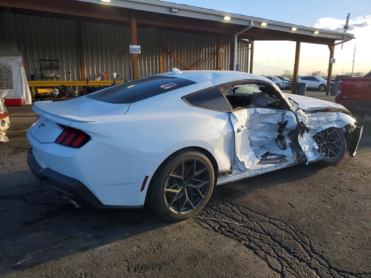 2024 Ford Mustang Gt - zdjęcie 3