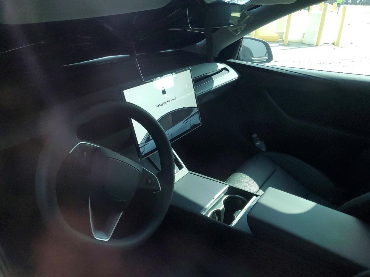 2026 Tesla Model Y - zdjęcie 9