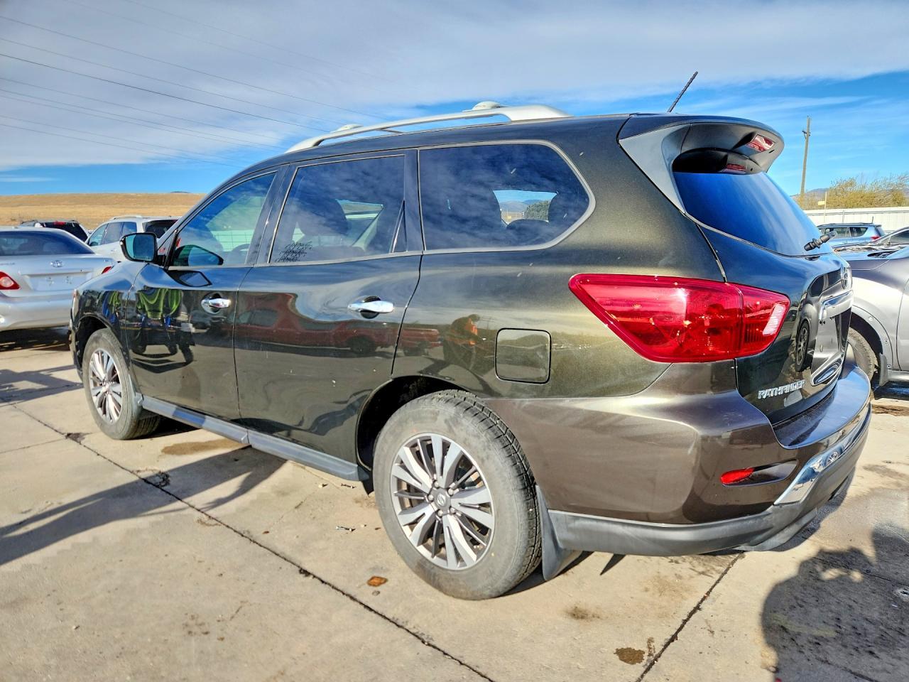 2017 Nissan Pathfinder S - zdjęcie 2