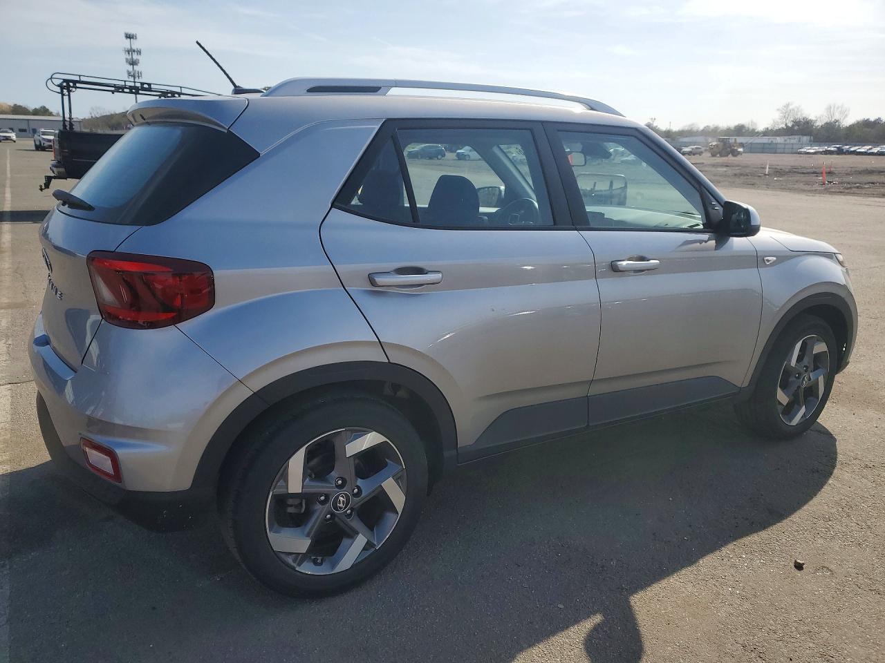 2023 Hyundai Venue Sel - zdjęcie 3