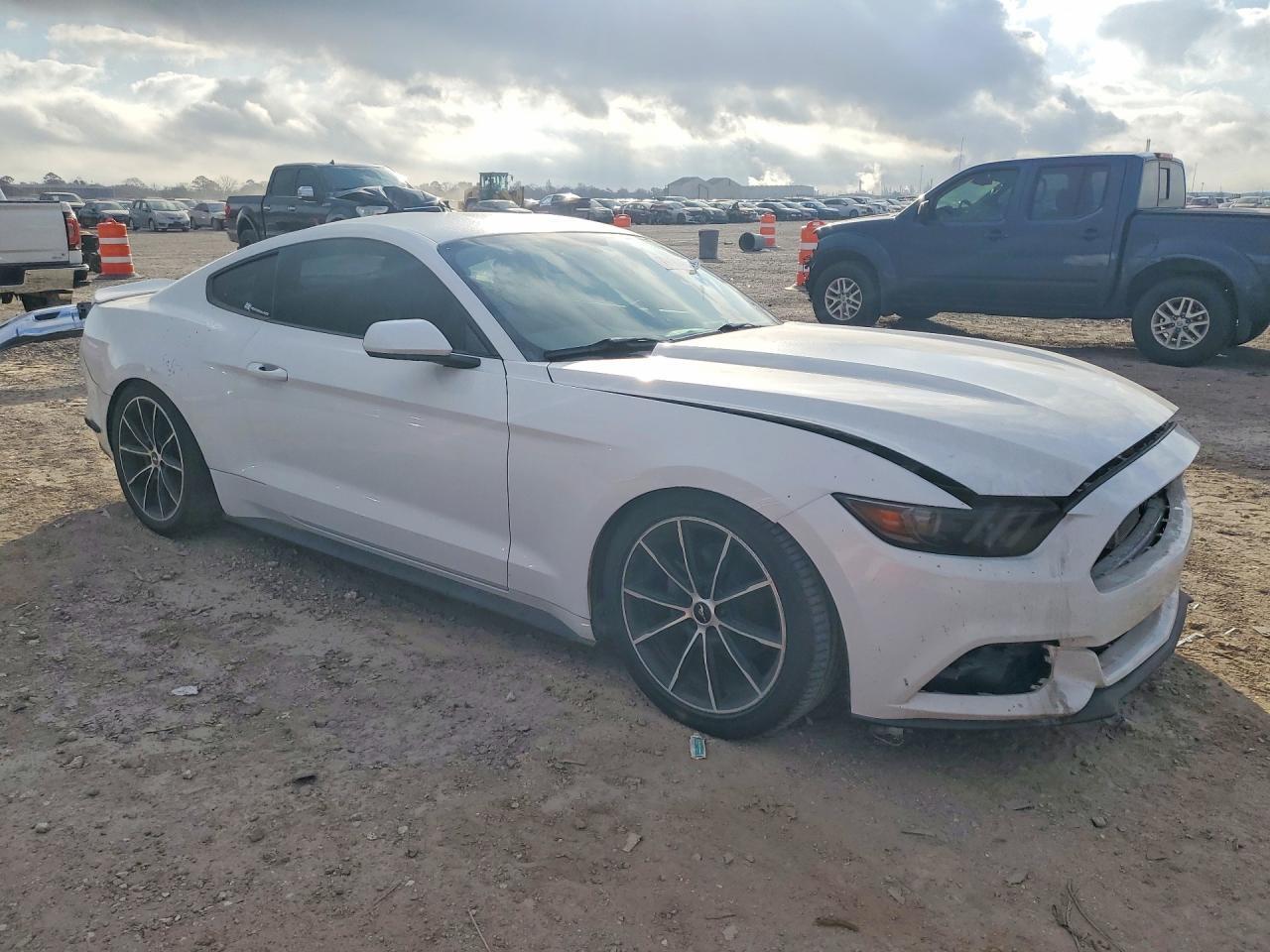 2015 Ford Mustang - zdjęcie 4