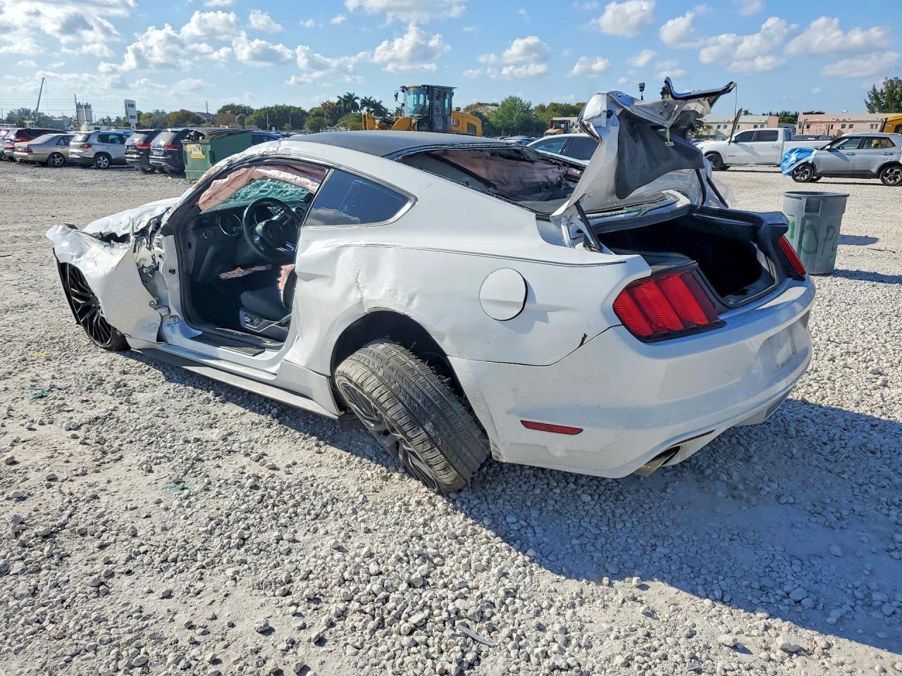2016 Ford Mustang - zdjęcie 2