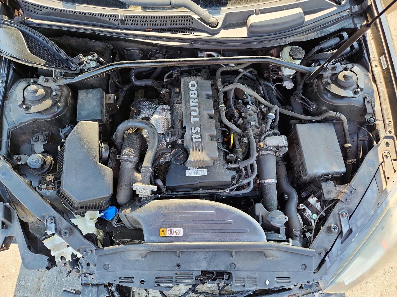 2013 Hyundai Genesis Coupe 2.0T - zdjęcie 11