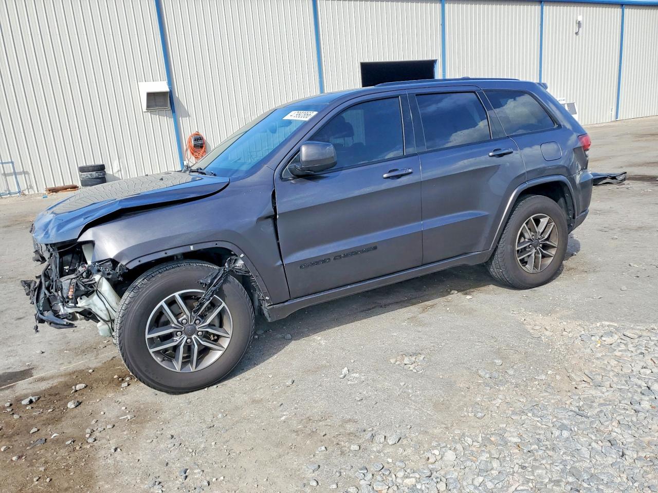 2017 Jeep Grand Cherokee Laredo - zdjęcie główne