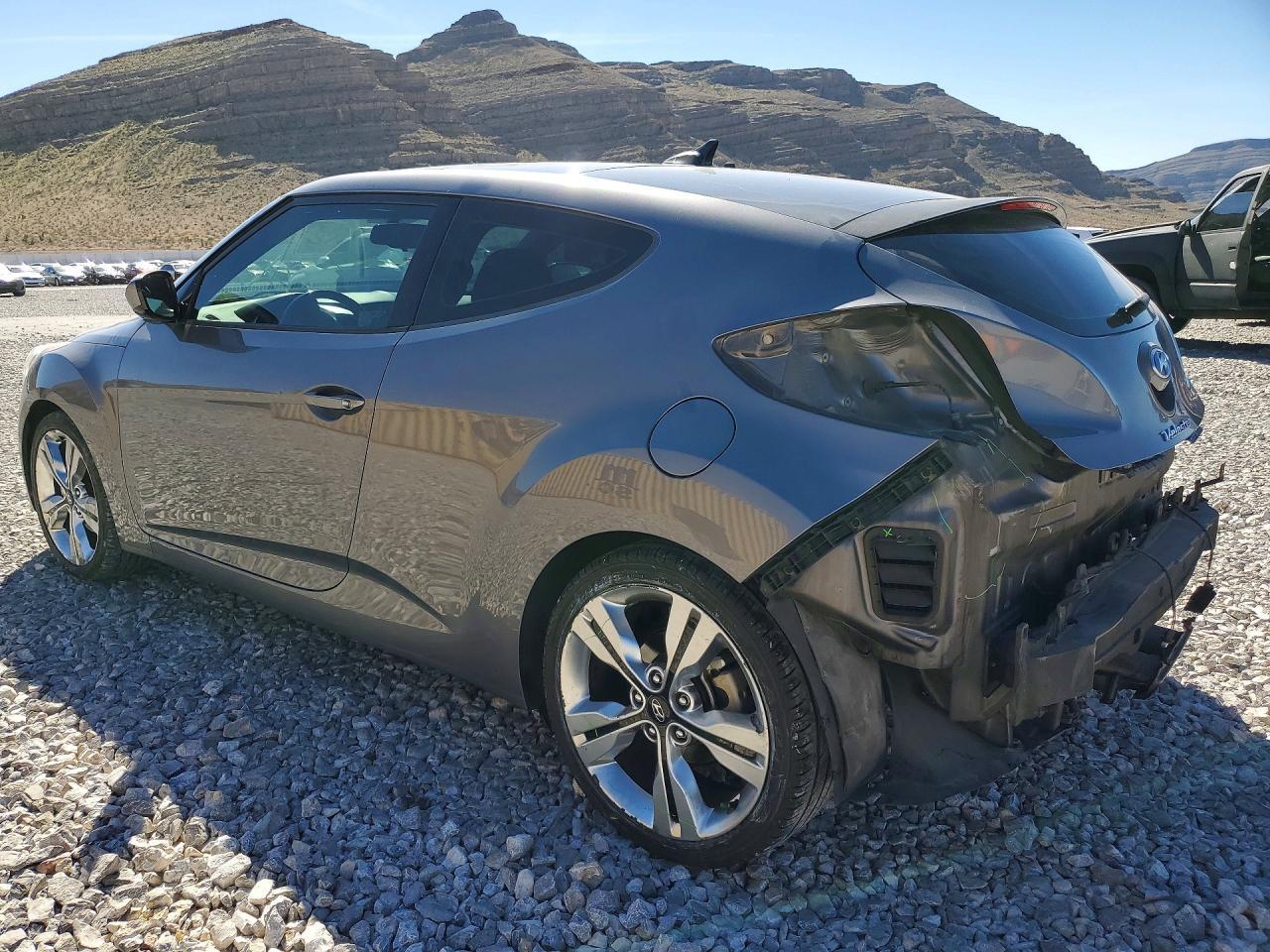 2016 Hyundai Veloster Base - zdjęcie 2