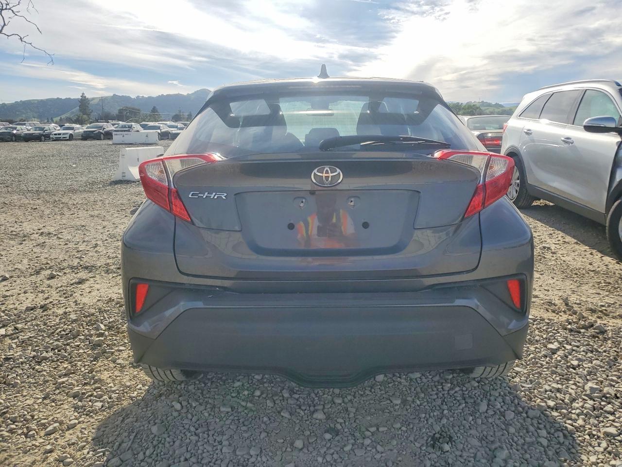 2021 Toyota C-Hr Le - zdjęcie 6