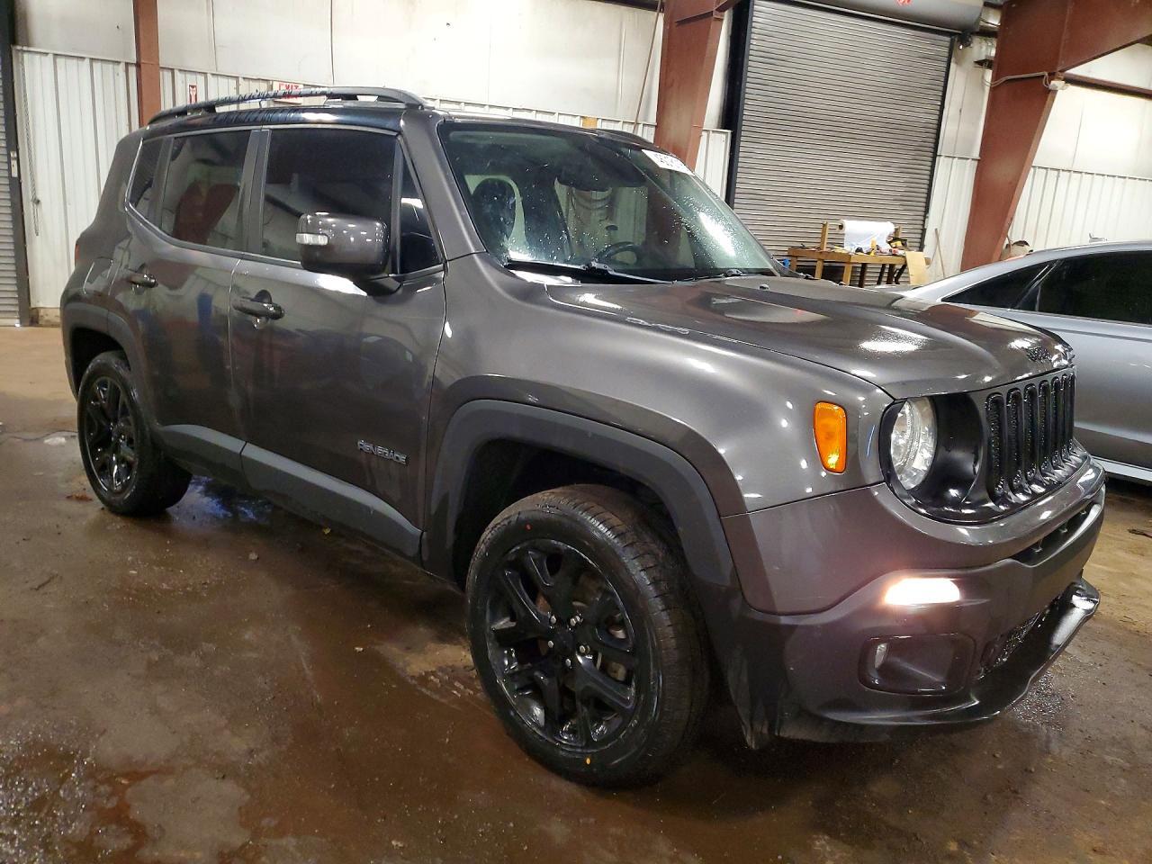 2016 Jeep Renegade Latitude - zdjęcie 4