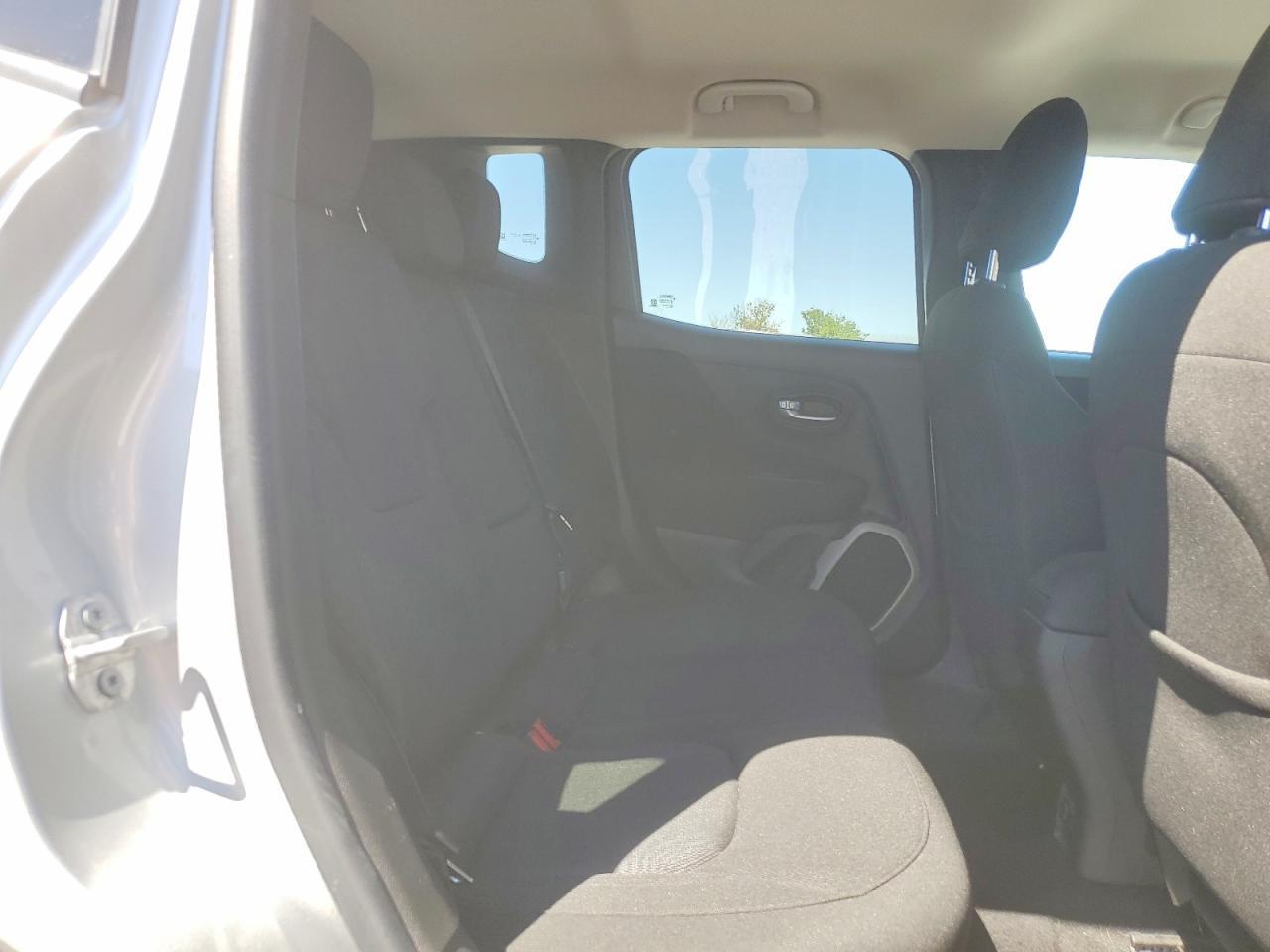 2017 Jeep Renegade Latitude - zdjęcie 11