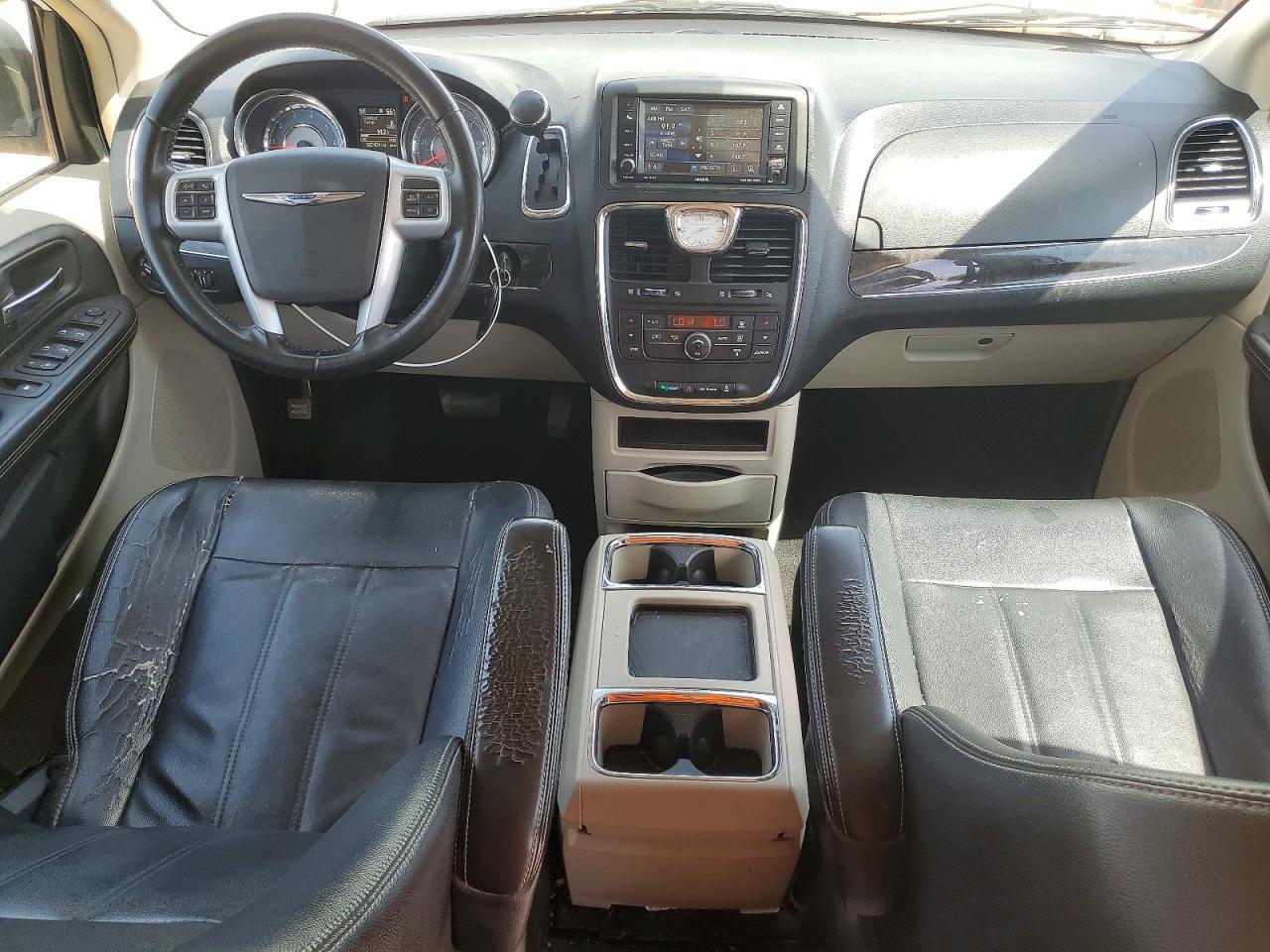 2014 Chrysler Town & Country Touring - zdjęcie 8
