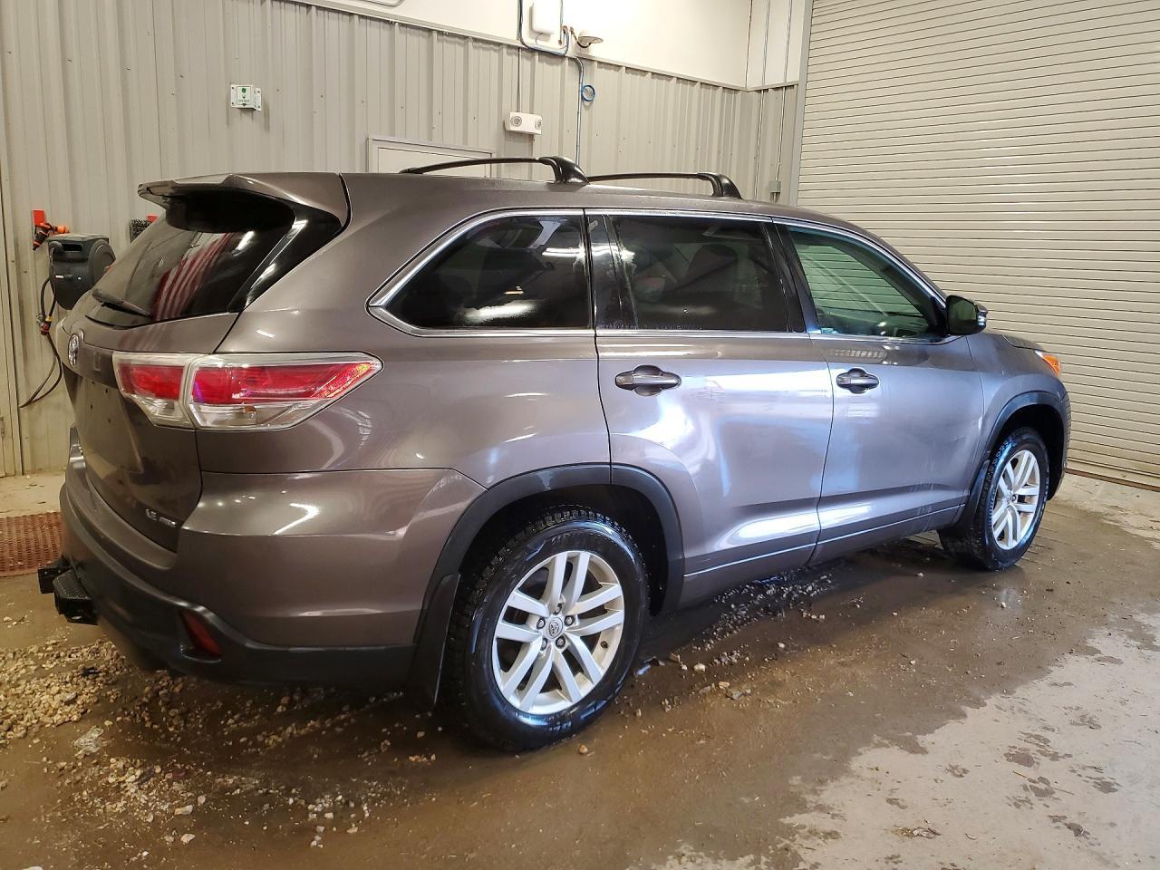 2014 Toyota Highlander Le - zdjęcie 3