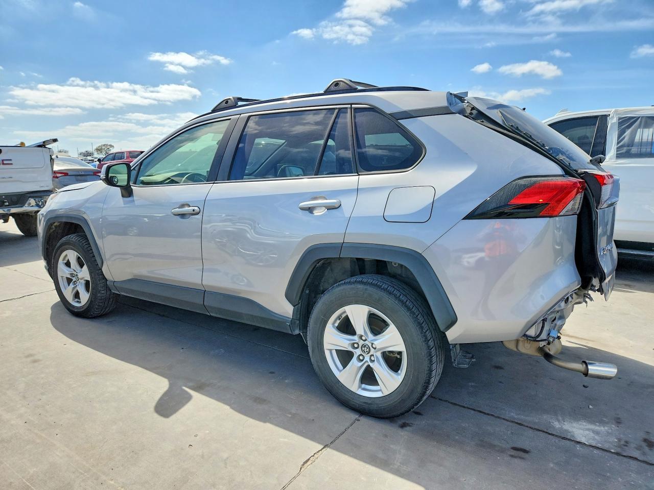 2019 Toyota Rav4 Xle - zdjęcie 2