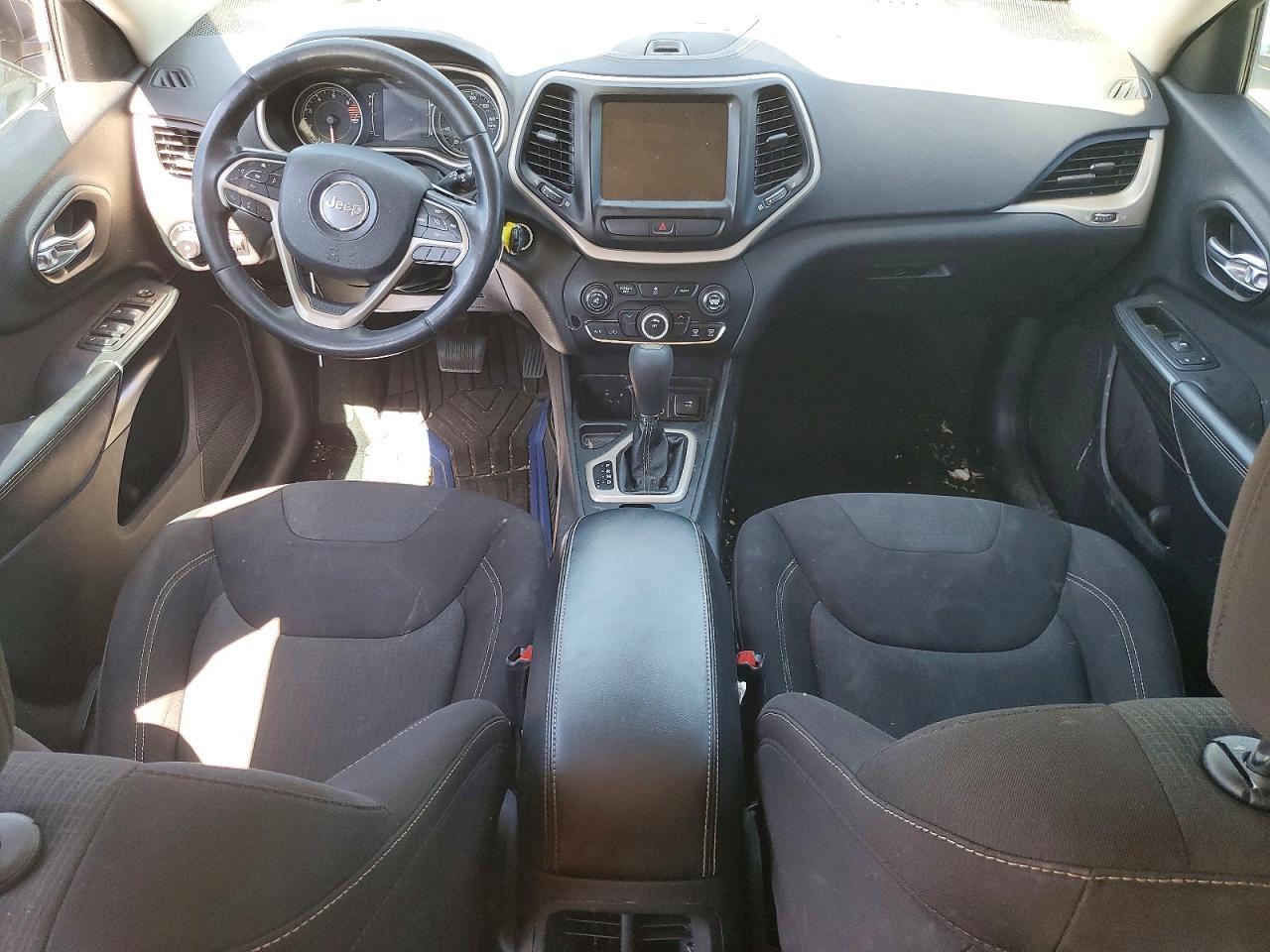 2016 Jeep Cherokee Latitude - zdjęcie 8