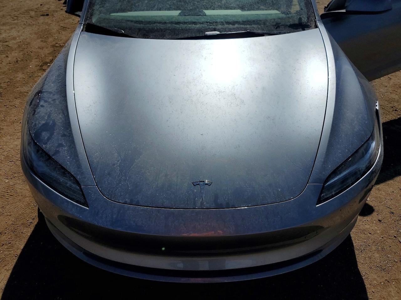 2025 Tesla Model 3 - zdjęcie 11